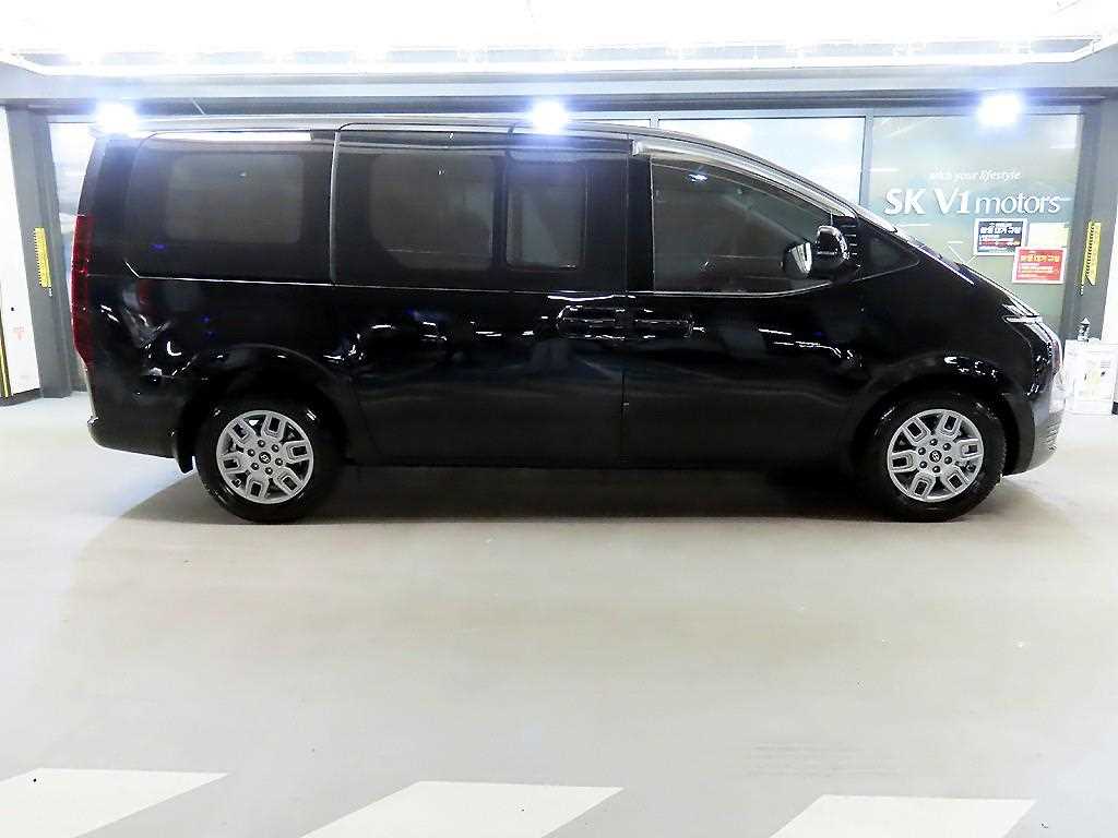 HYUNDAI Staria - Vista 3
