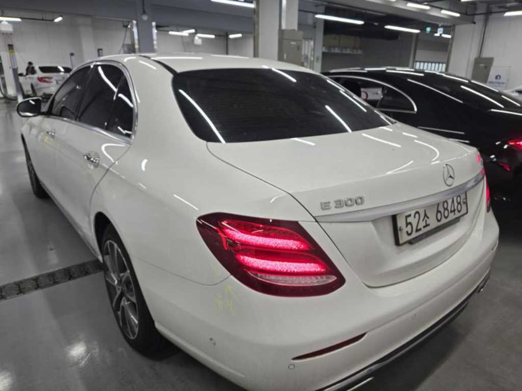 Mercedes Benz E class - Vista 3