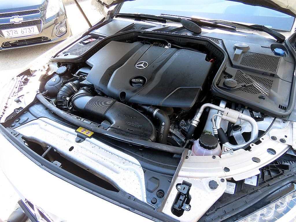 Mercedes Benz C Class 2015 Blanco - Importación desde Corea - HF Imports Iquique - Foto 19