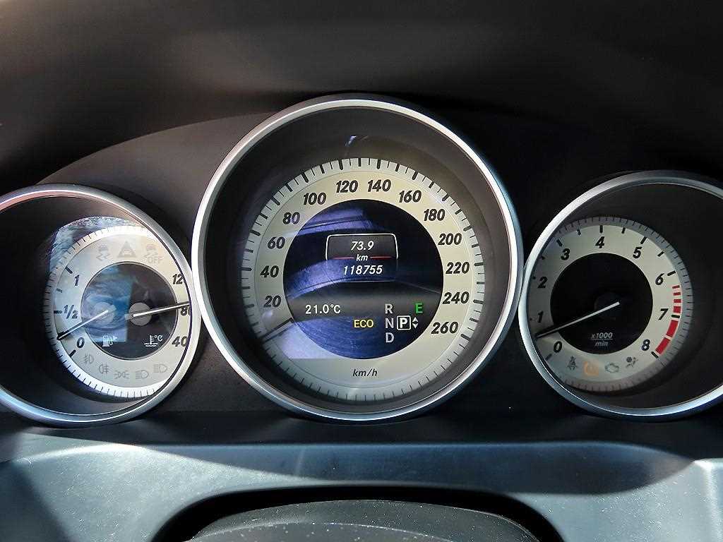 Mercedes Benz E class - Vista 9