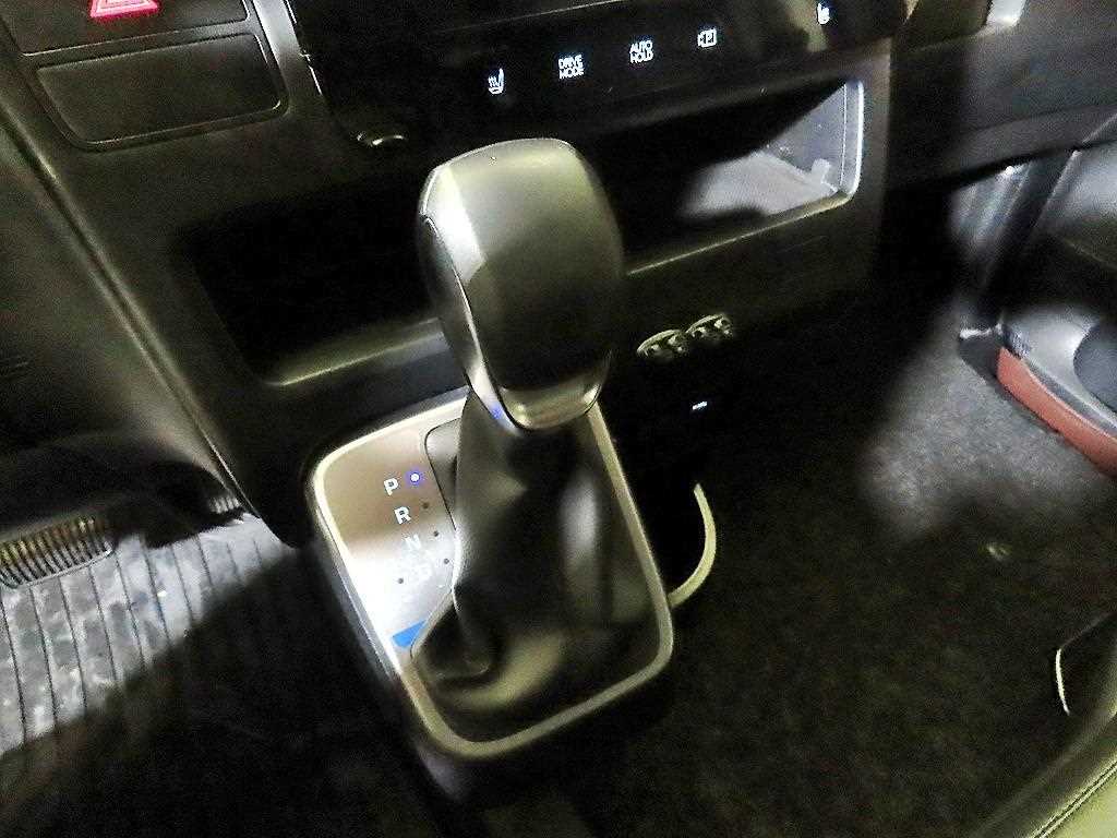 HYUNDAI Staria - Vista 12