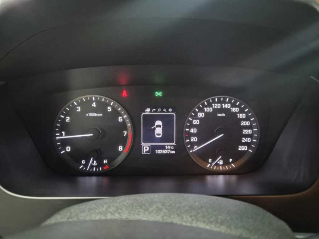 HYUNDAI Sonata - Vista 6