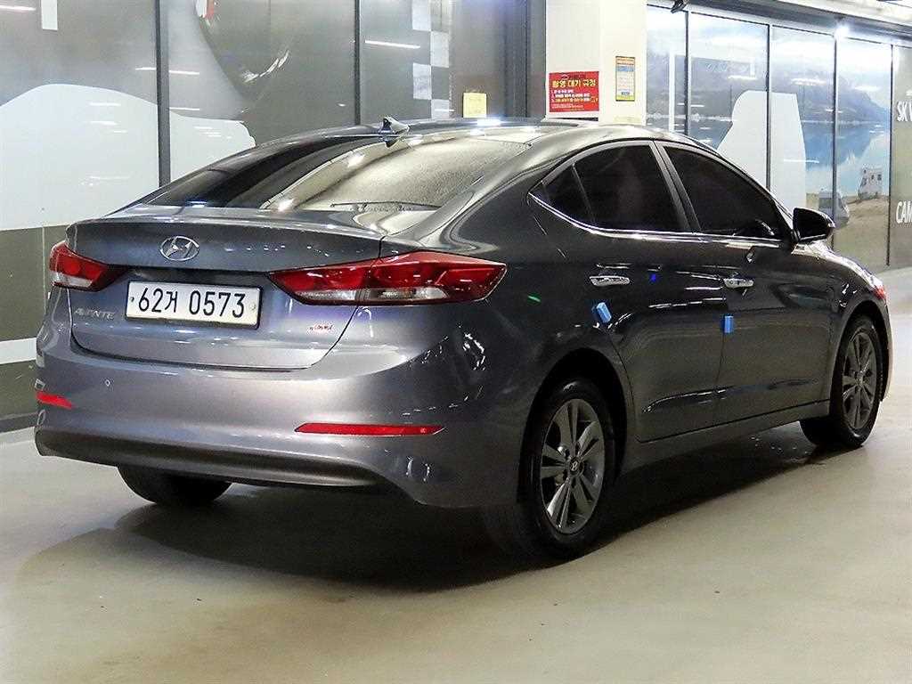 HYUNDAI Avante - Vista 4