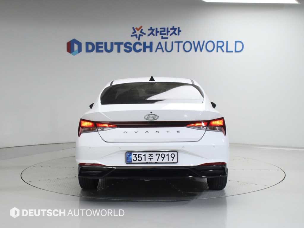 HYUNDAI Avante - Vista 4