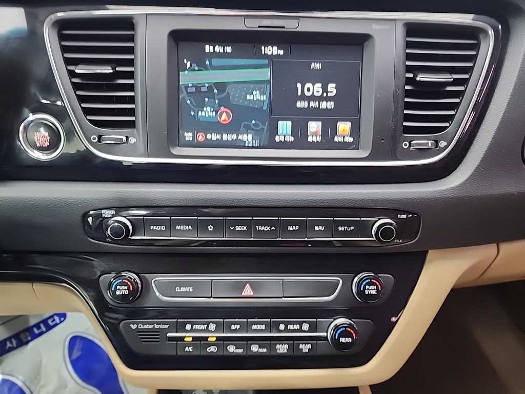 KIA Carnival - Vista 10