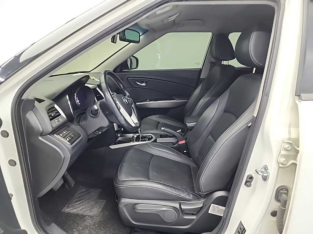 Ssangyong Tivoli - Vista 10