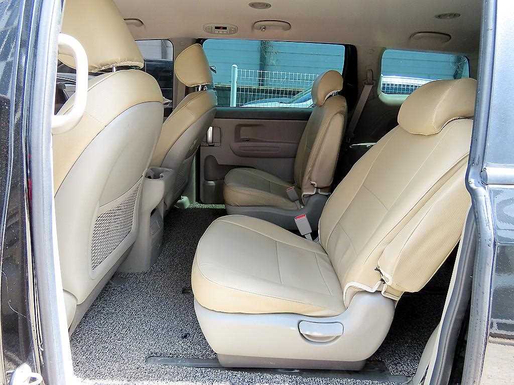 KIA Carnival - Vista 6
