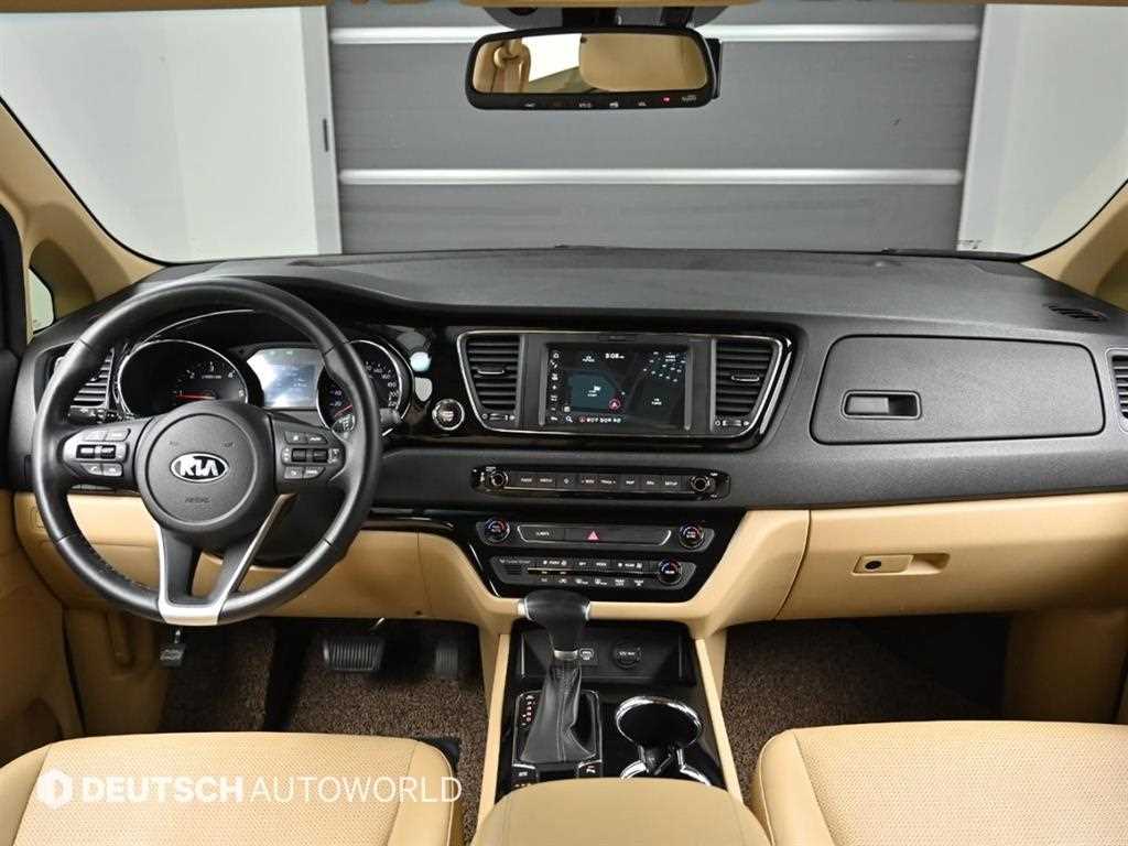 KIA Carnival - Vista 7