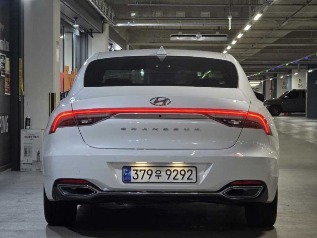 HYUNDAI Grandeur - Vista 5