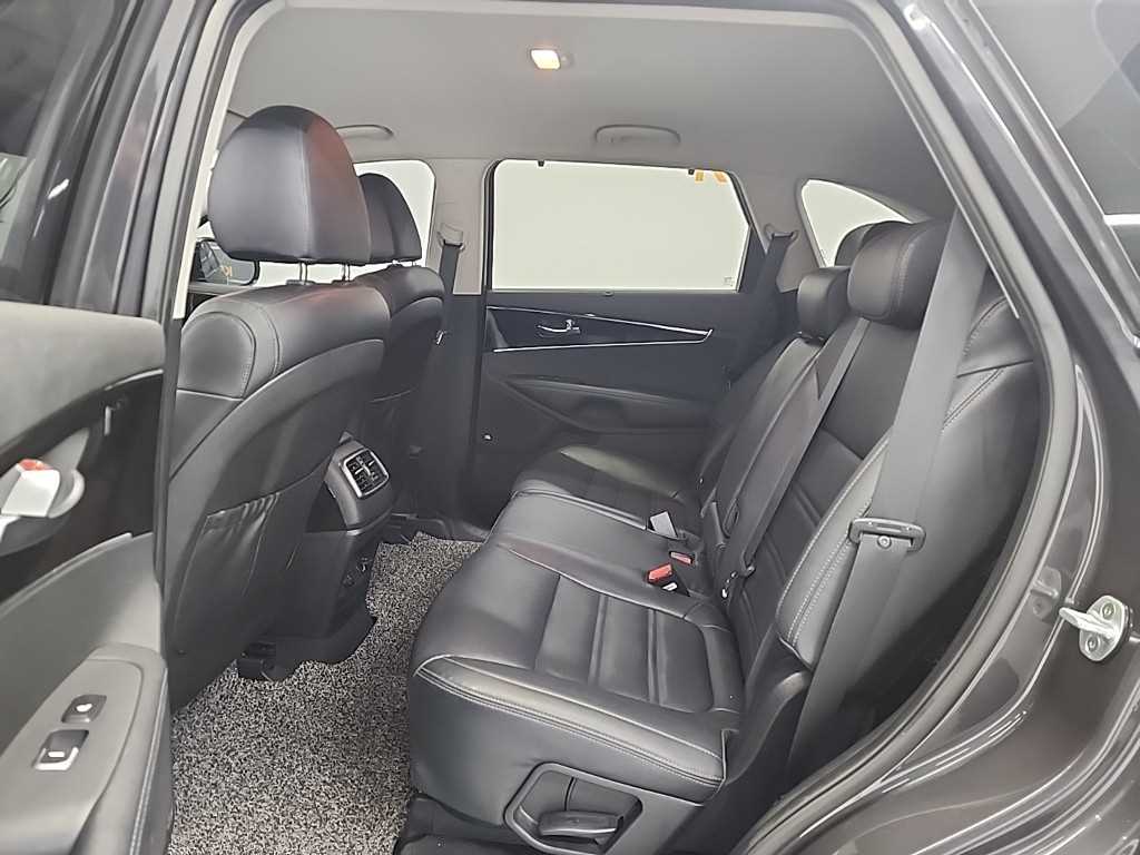 KIA Sorento - Vista 12