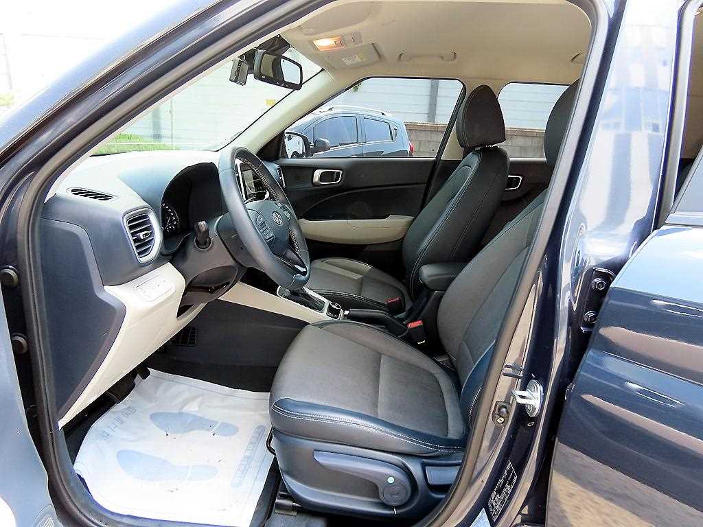 HYUNDAI Venue - Vista 5