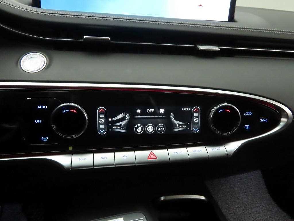 Genesis GV70 - Vista 9