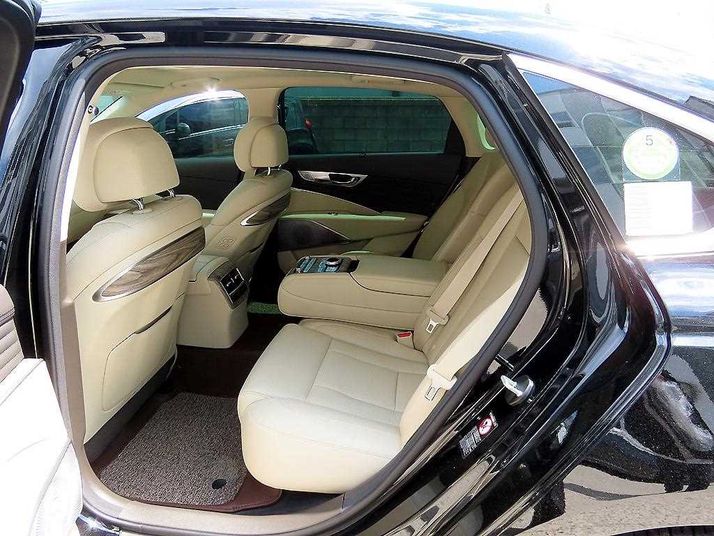 KIA K9 - Vista 7