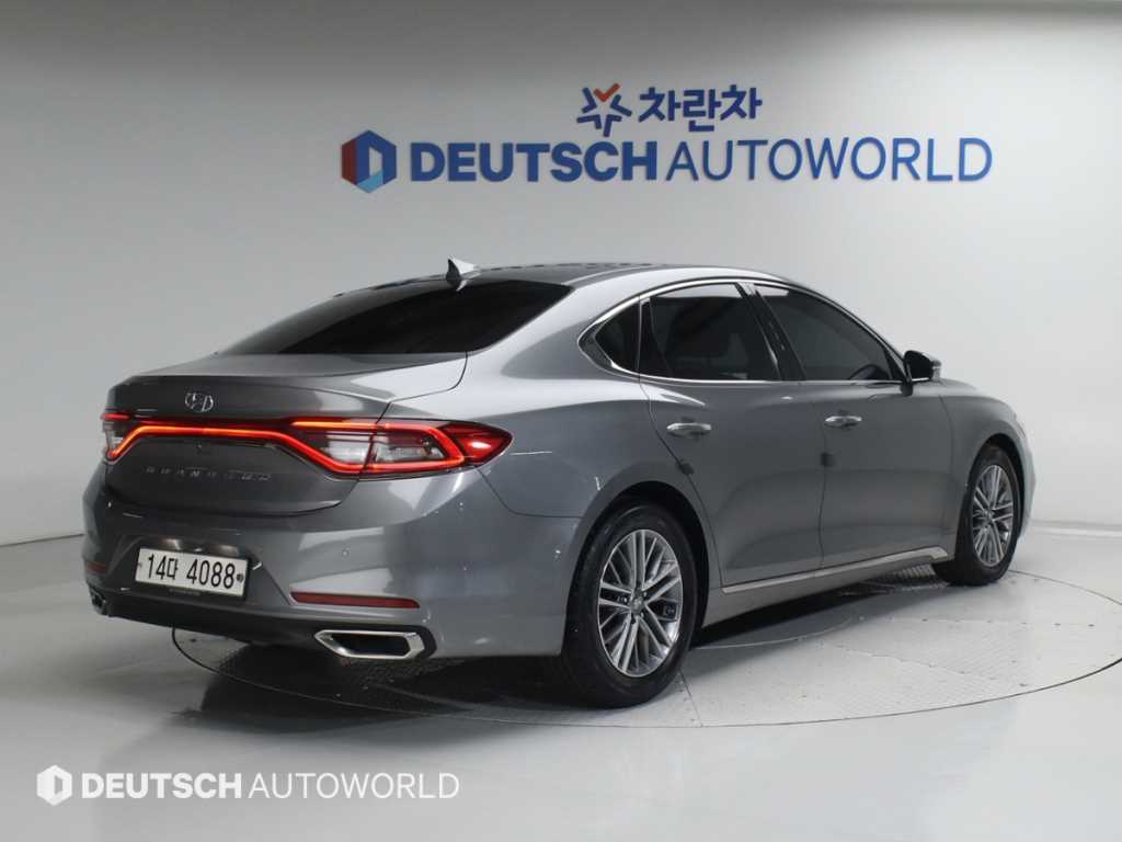 HYUNDAI Grandeur - Vista 2