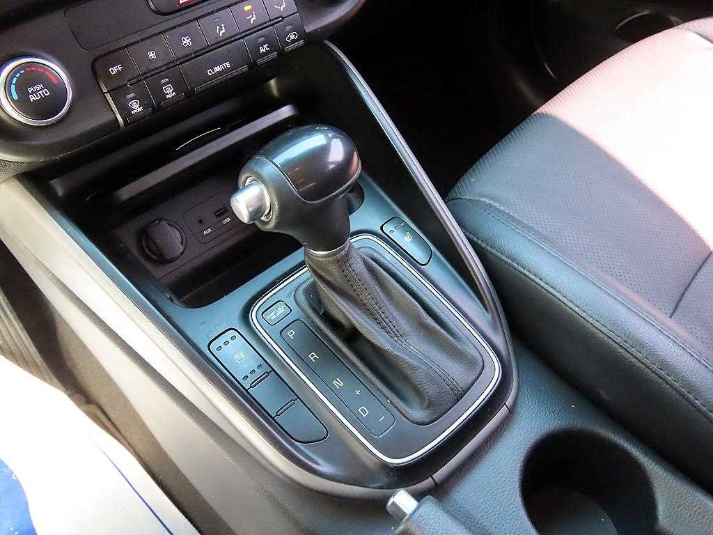 KIA Carens - Vista 10