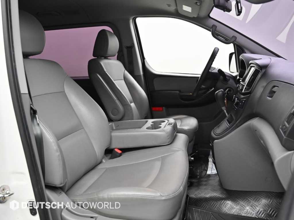 HYUNDAI Starex - Vista 10