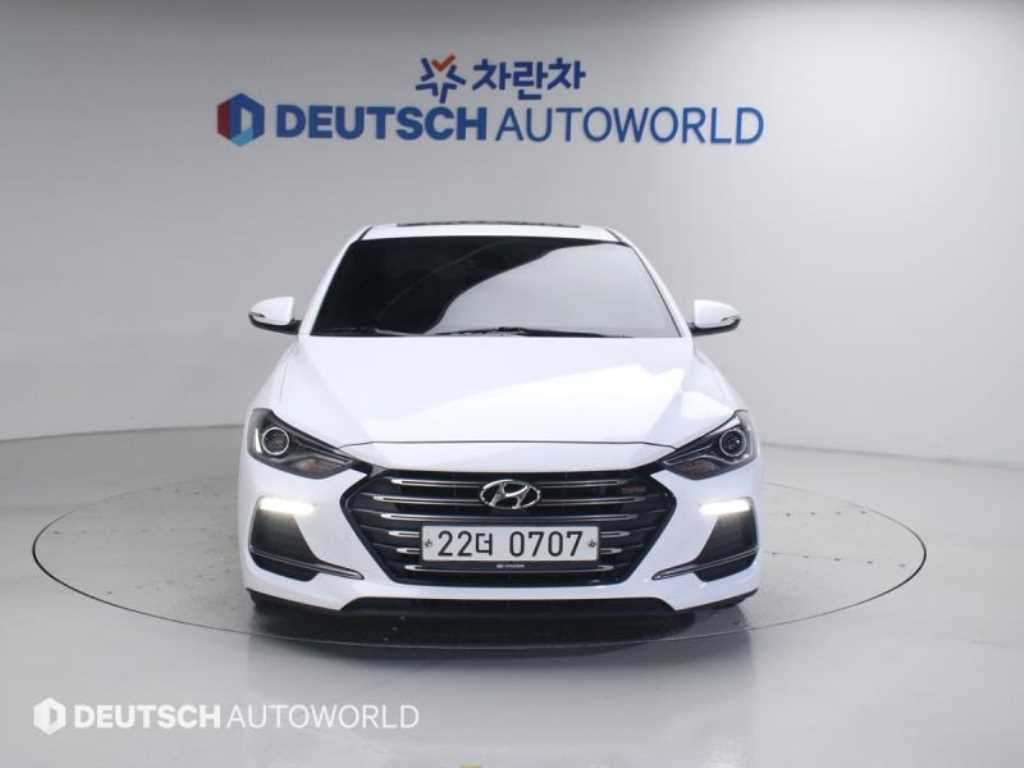 HYUNDAI Avante - Vista 3