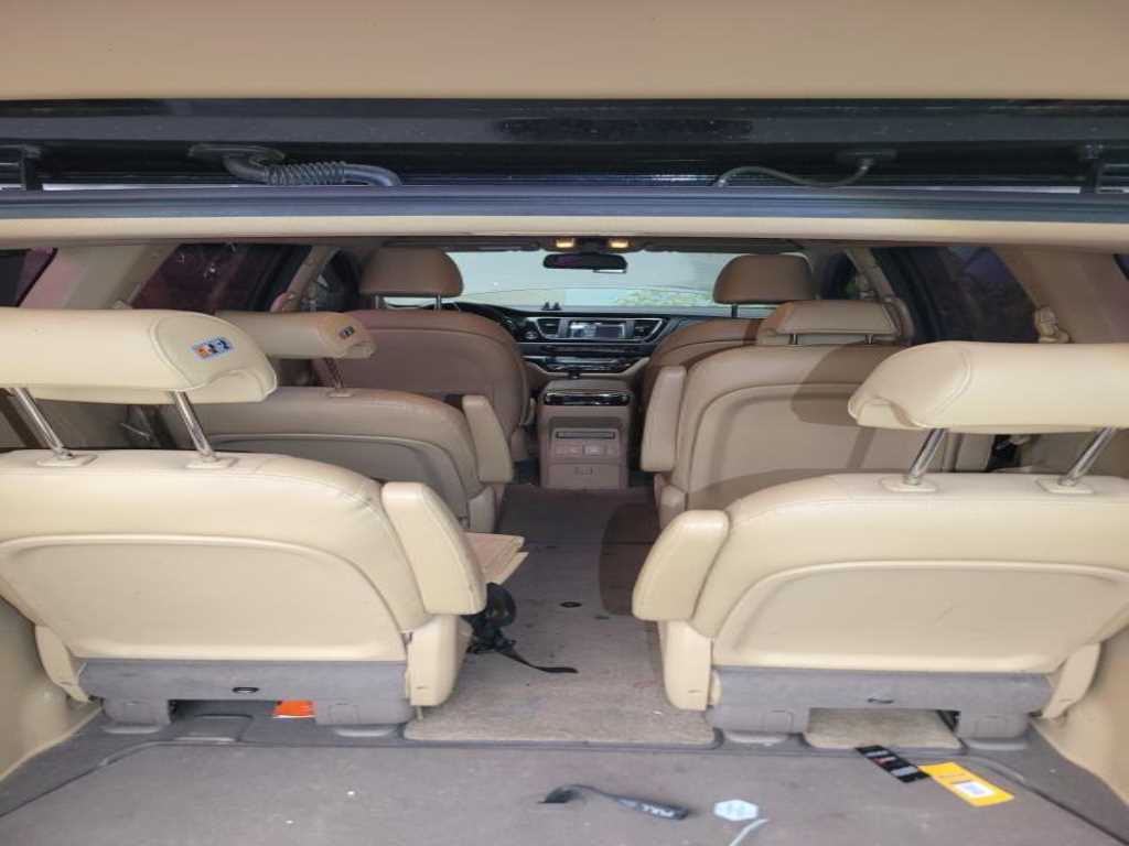 KIA Carnival - Vista 11
