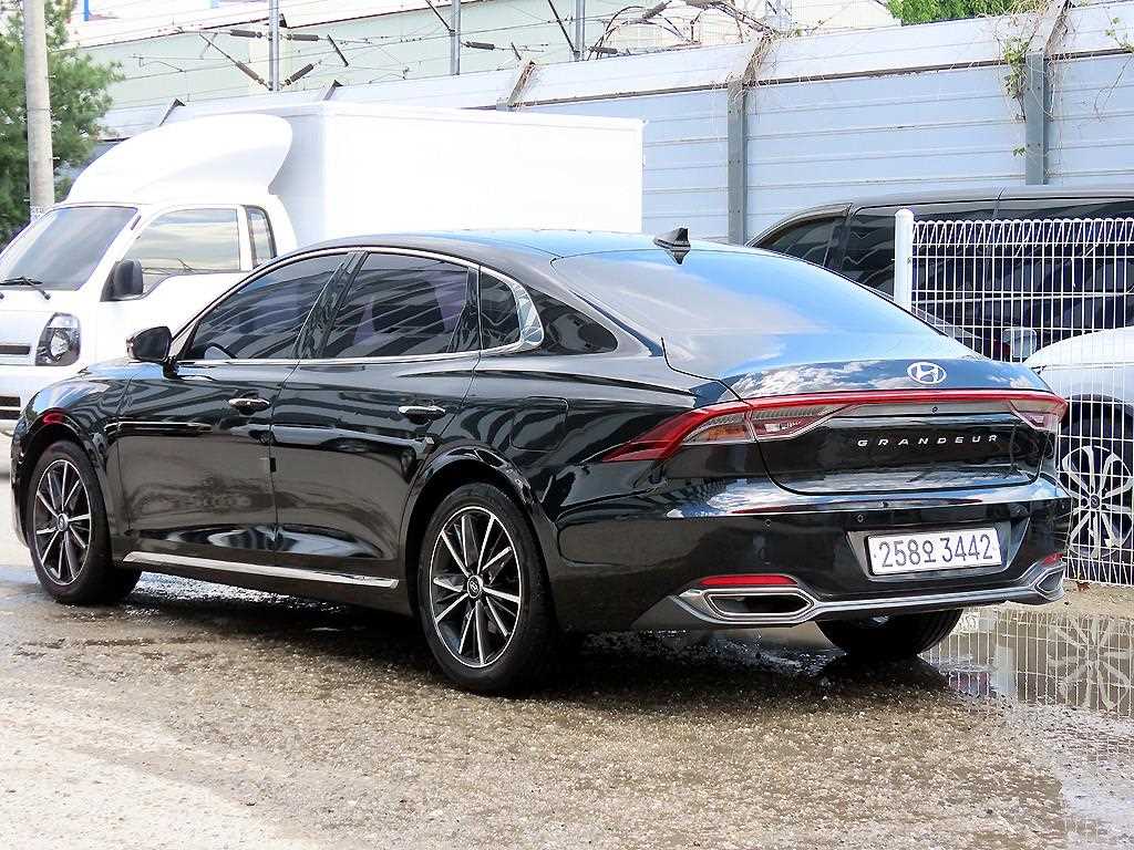 HYUNDAI Grandeur - Vista 3