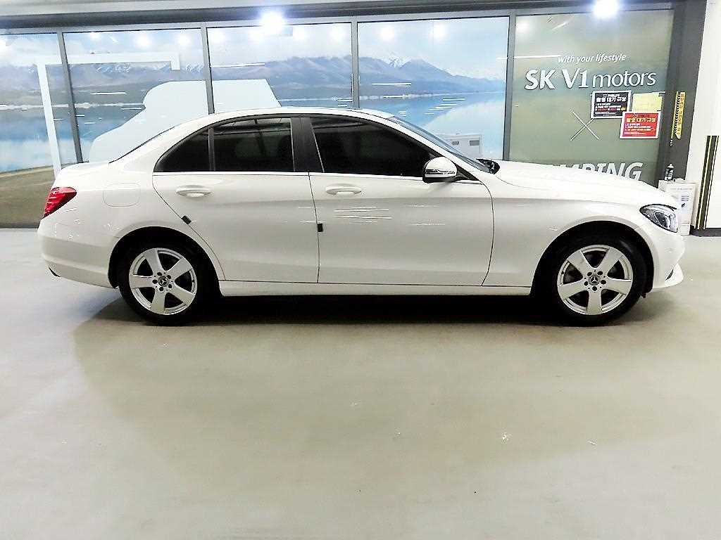 Mercedes Benz C Class - Vista 3
