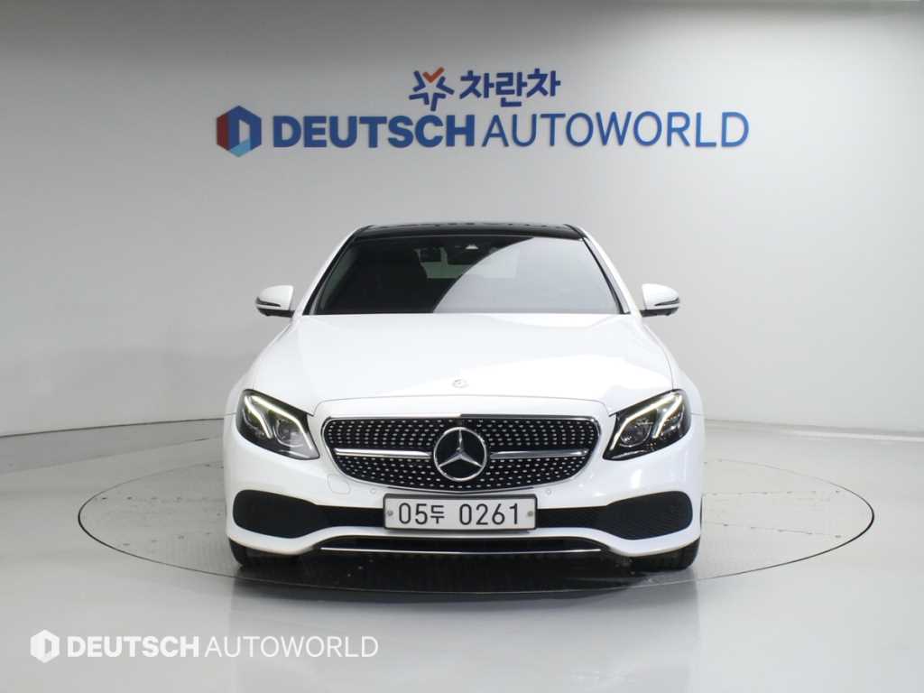 Mercedes Benz E class - Vista 3