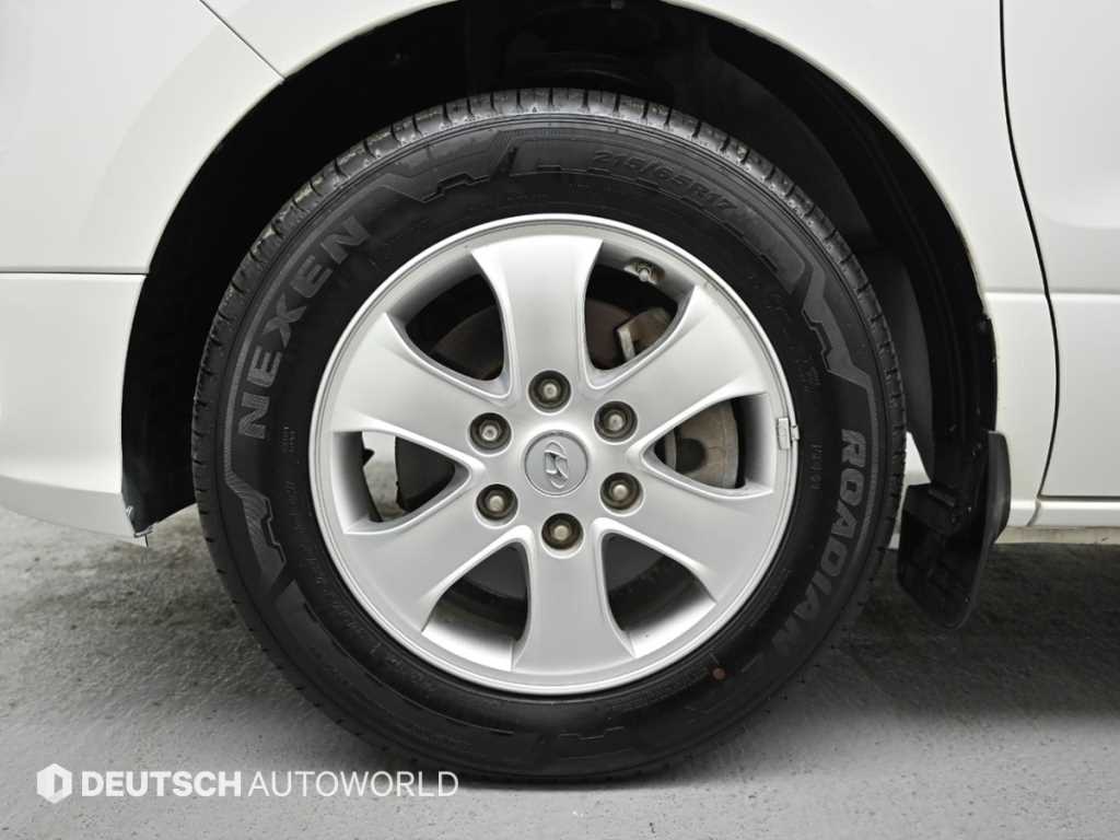 HYUNDAI Starex - Vista 5