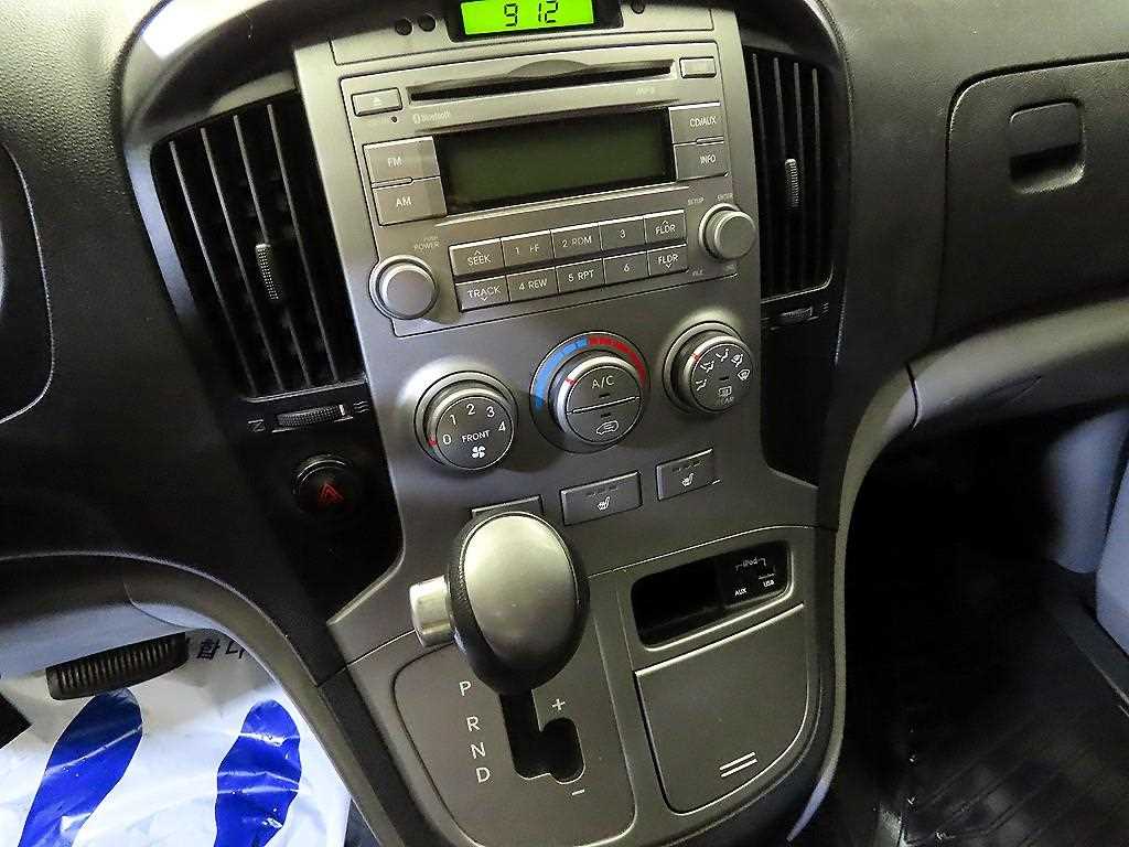 HYUNDAI Starex - Vista 10