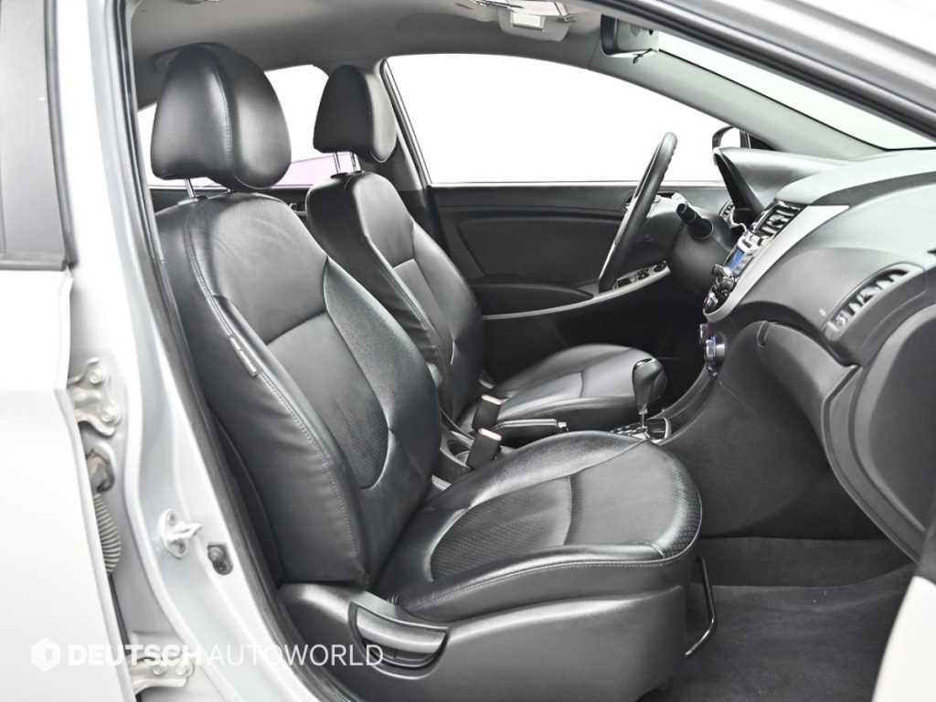 HYUNDAI Accent - Vista 10