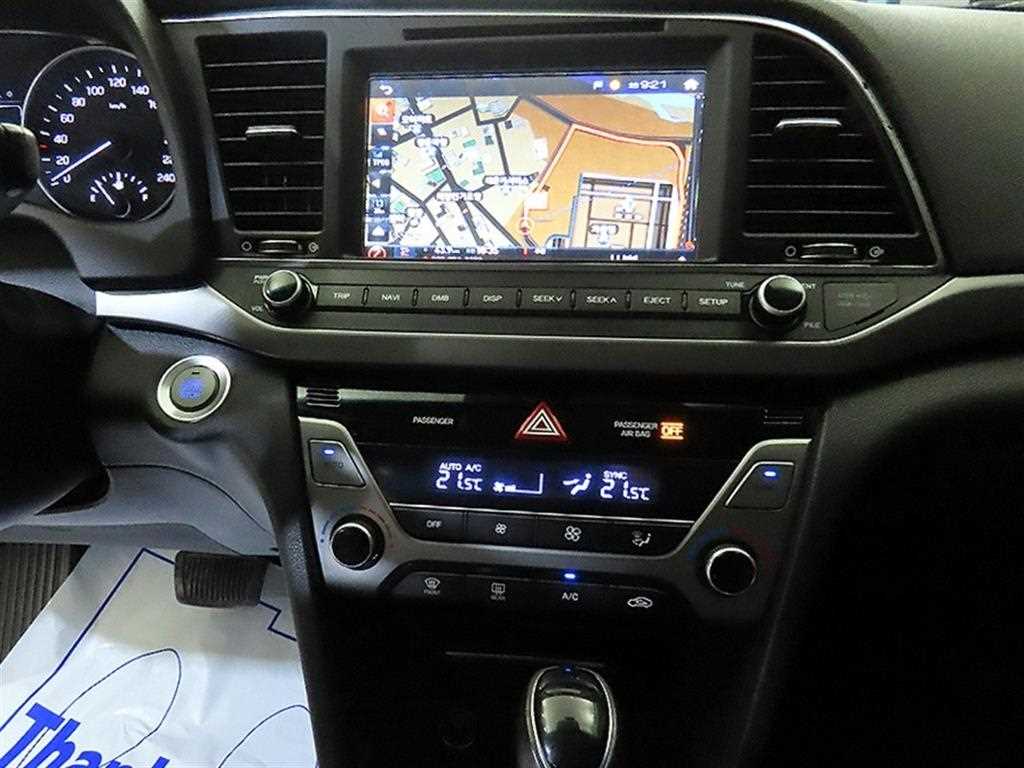 HYUNDAI Avante - Vista 11
