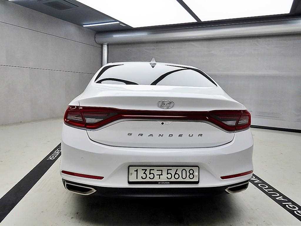 HYUNDAI Grandeur - Vista 3