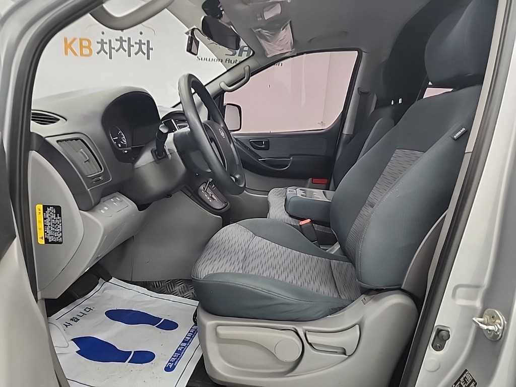 HYUNDAI Starex - Vista 11