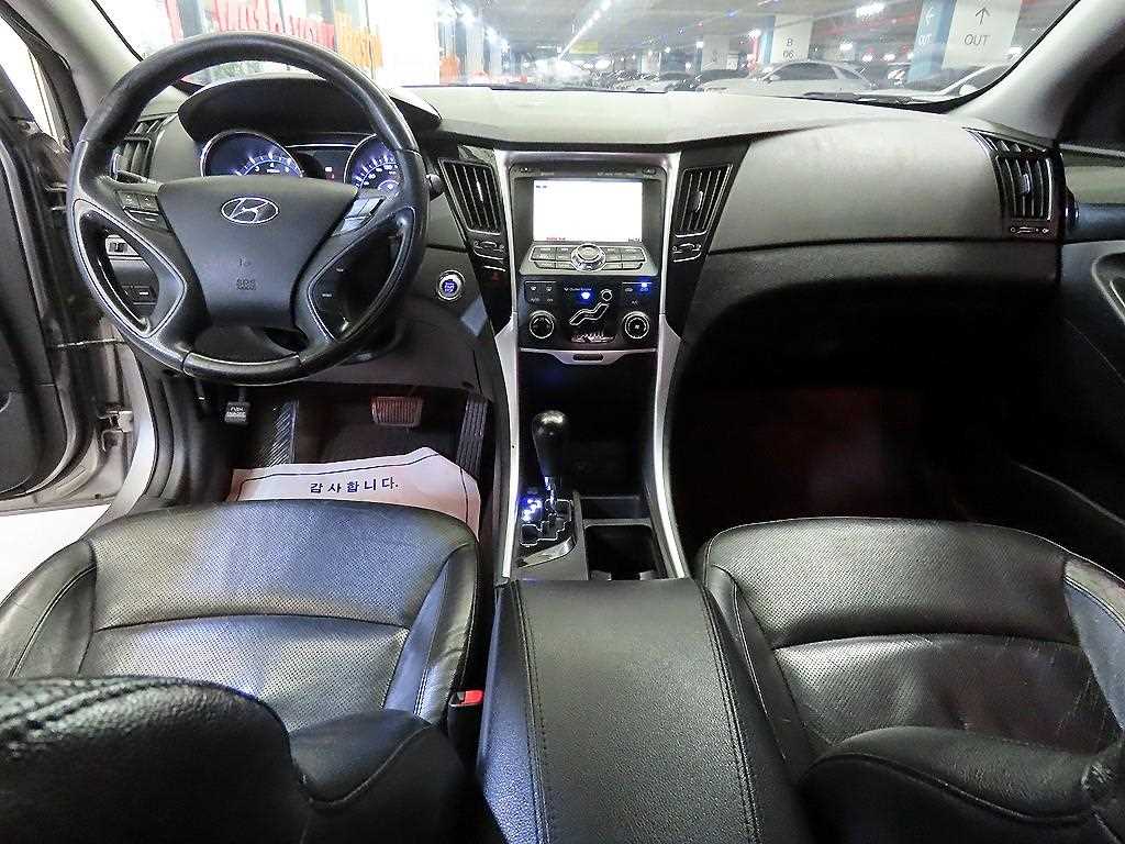 HYUNDAI Sonata - Vista 10