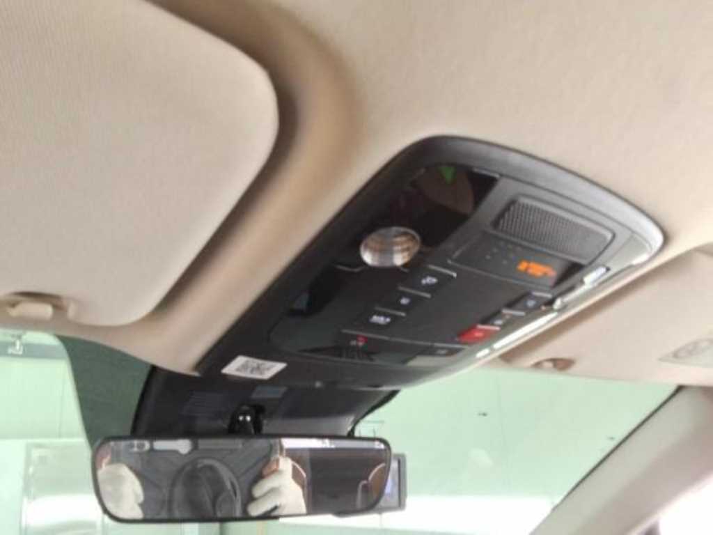 KIA Carnival - Vista 5