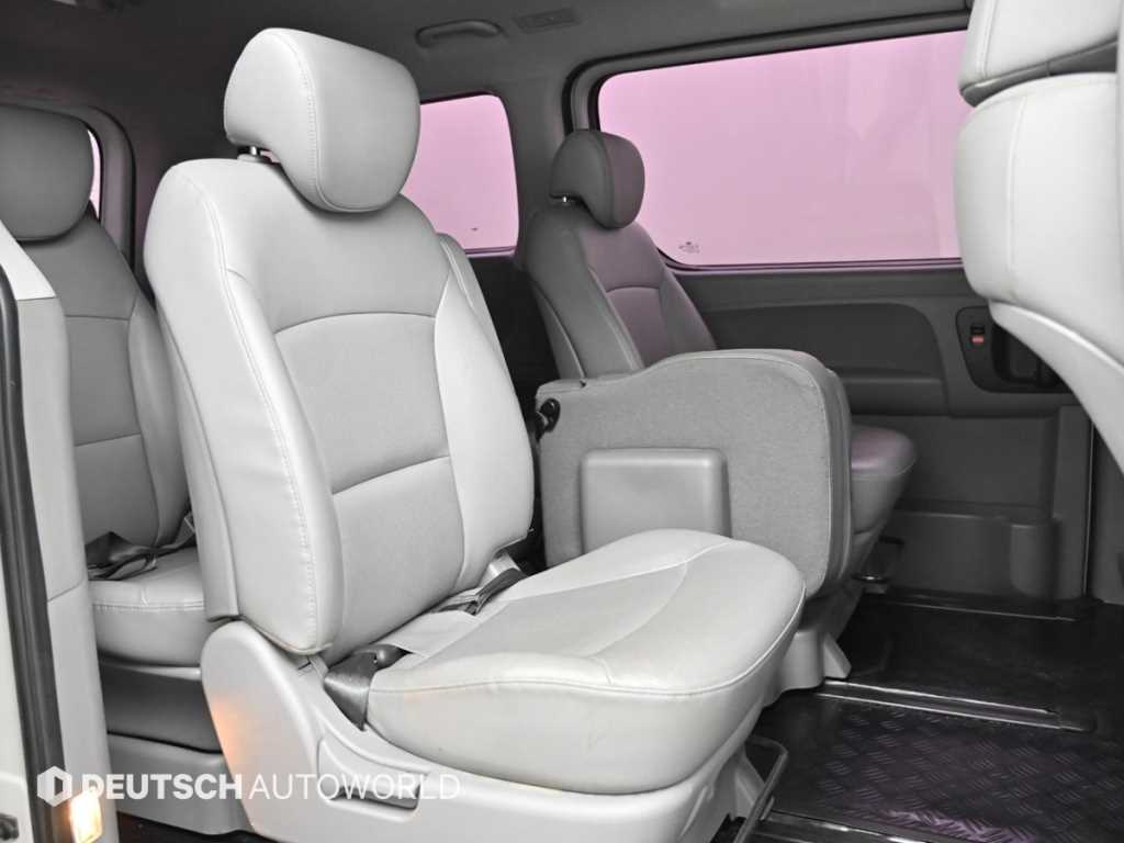 HYUNDAI Starex - Vista 12
