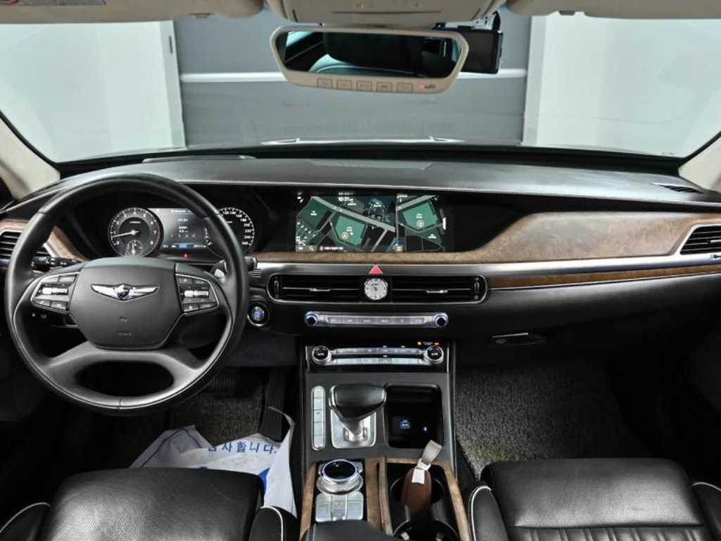 Genesis G90 - Vista 7
