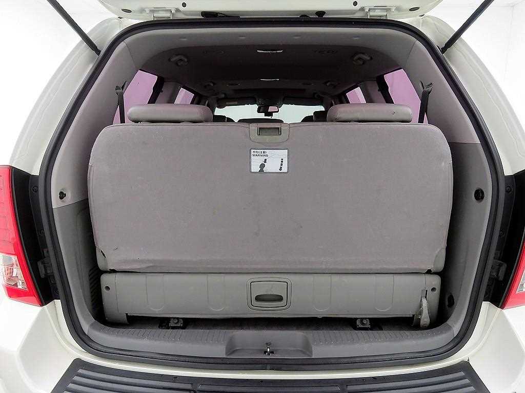 KIA Carnival - Vista 5