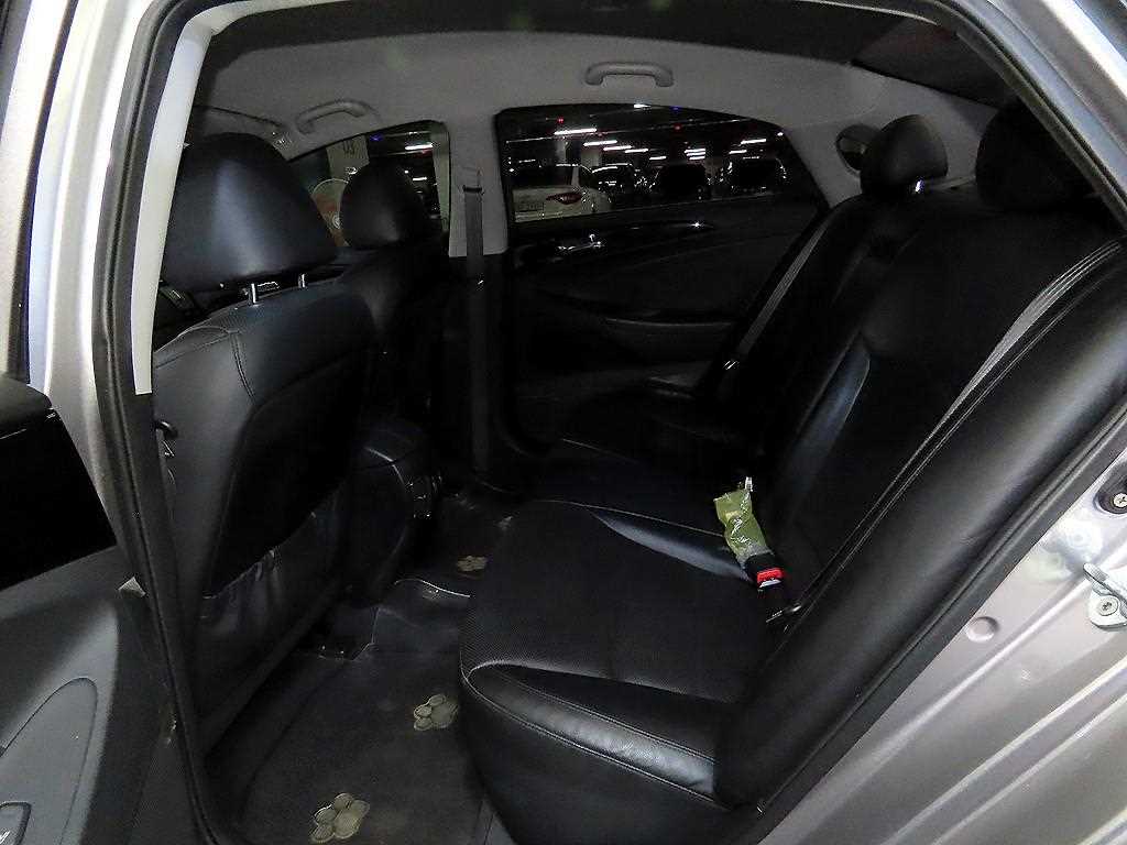 HYUNDAI Sonata - Vista 7