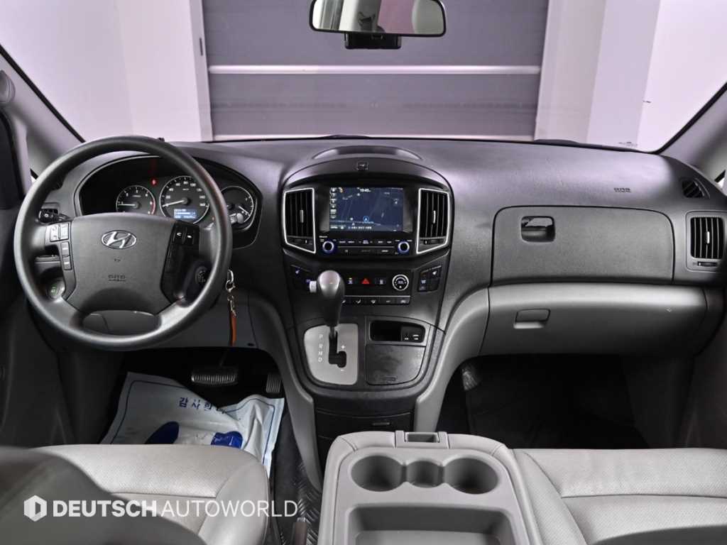 HYUNDAI Starex - Vista 7