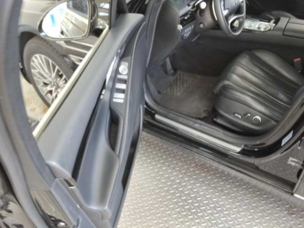 Genesis G80 - Vista 10