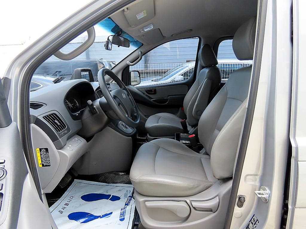 HYUNDAI Starex - Vista 5