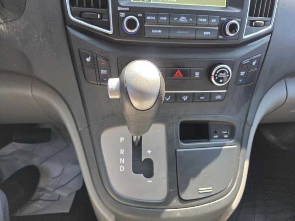 HYUNDAI Starex - Vista 9