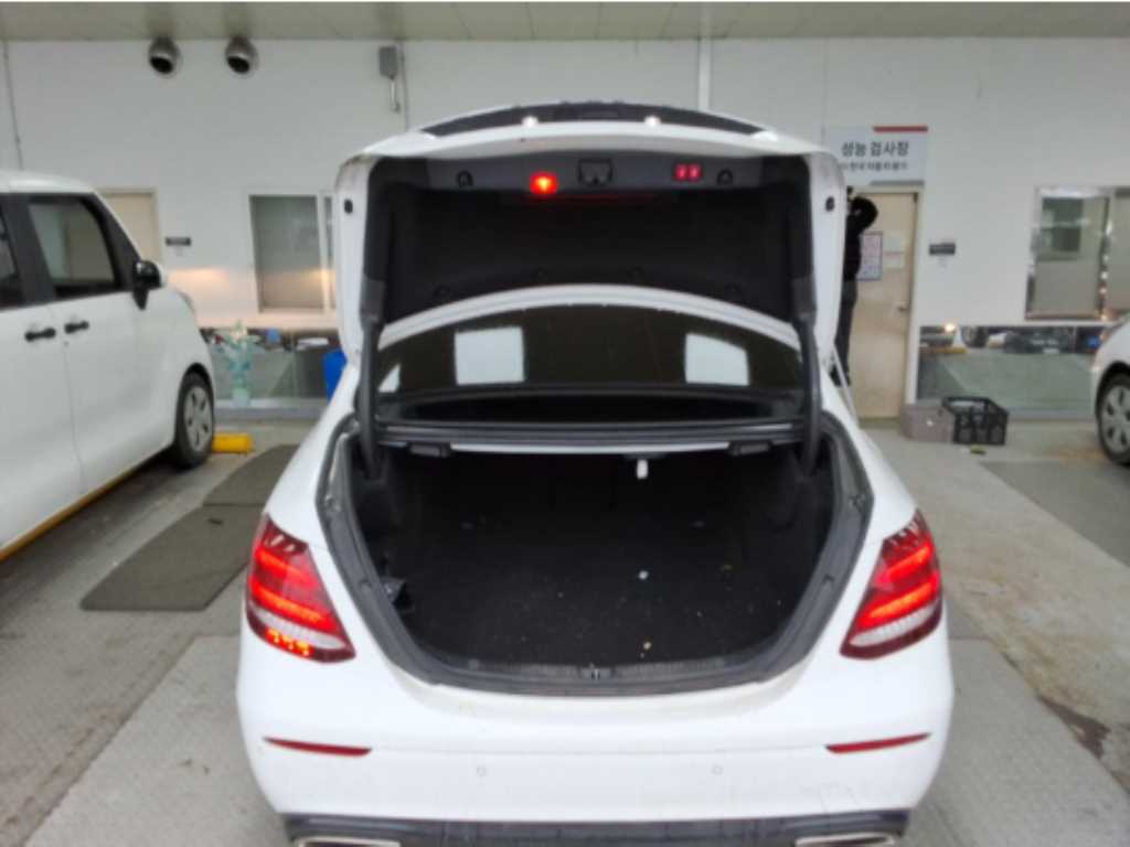 Mercedes Benz E class - Vista 7