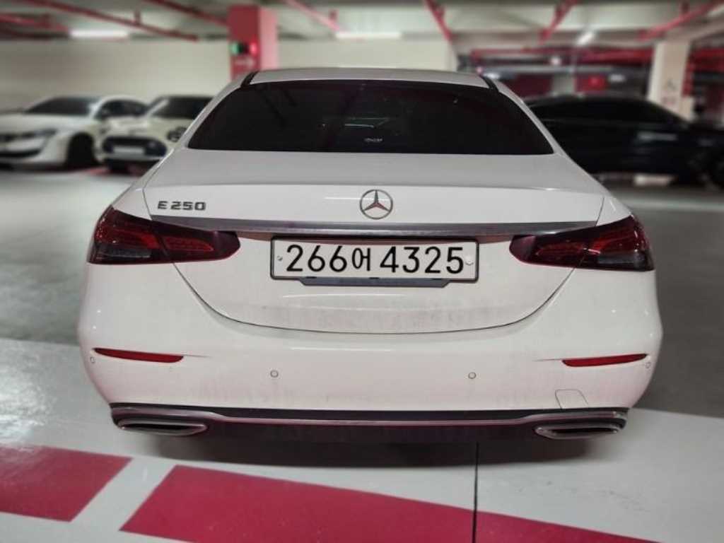 Mercedes Benz E class - Vista 2