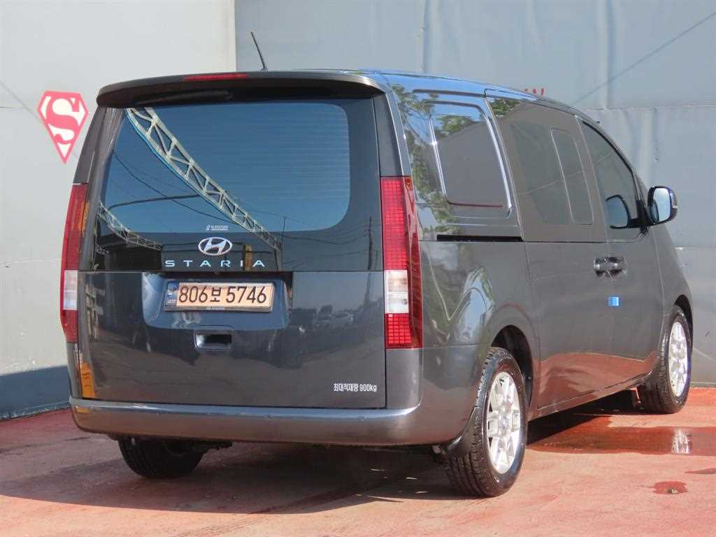 HYUNDAI Staria - Vista 3