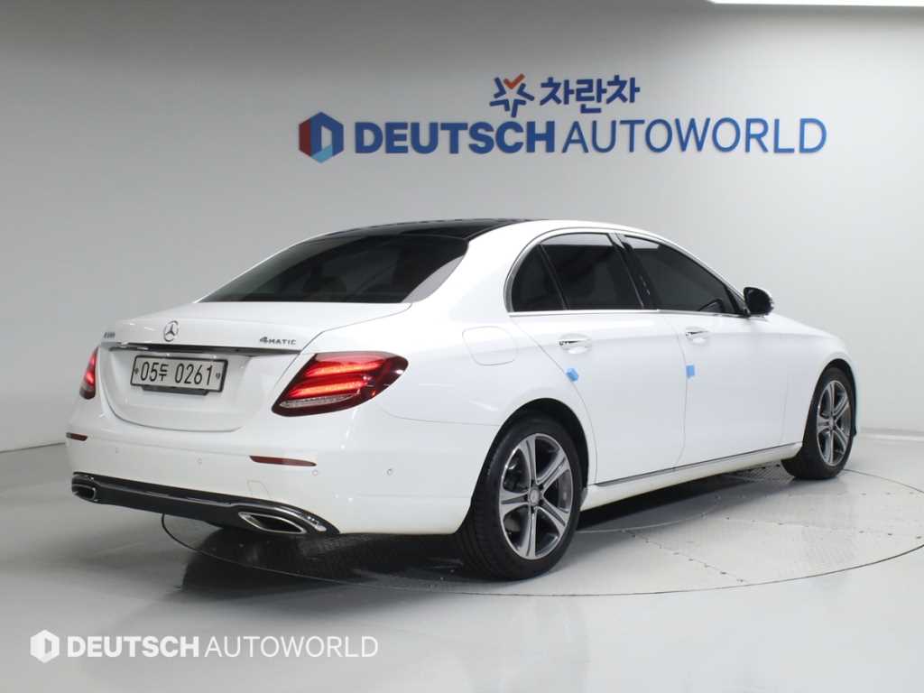 Mercedes Benz E class - Vista 2