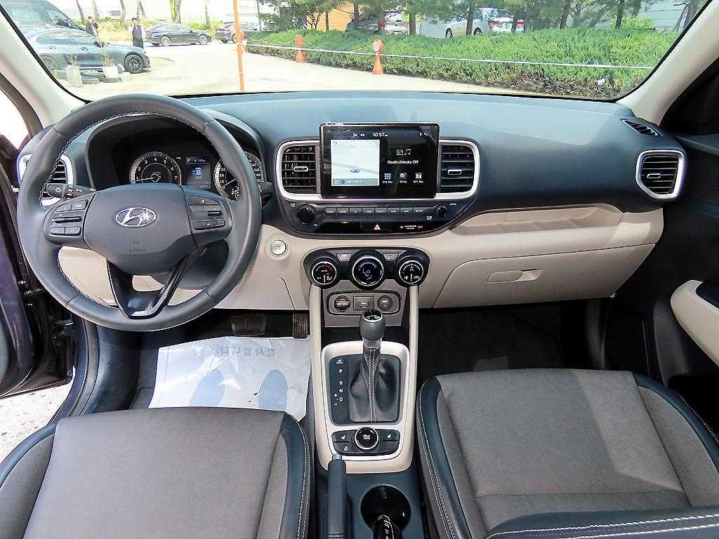 HYUNDAI Venue - Vista 7
