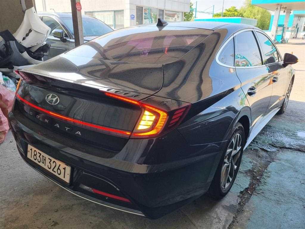 HYUNDAI Sonata - Vista 3