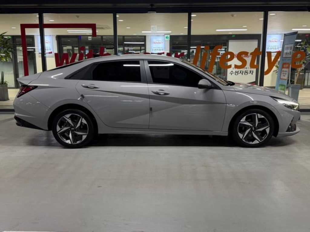 HYUNDAI Avante - Vista 3