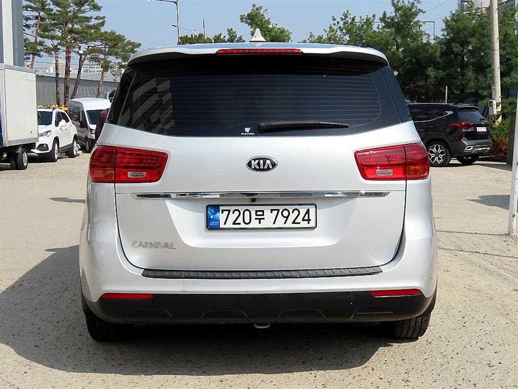 KIA Carnival - Vista 4