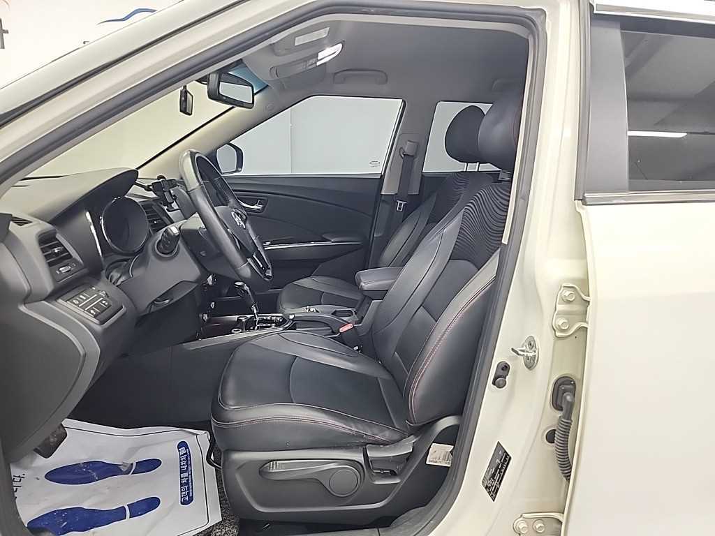 Ssangyong Tivoli - Vista 11